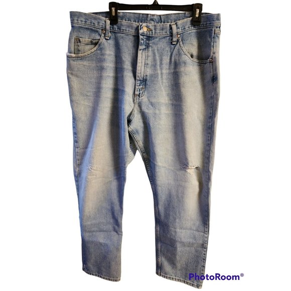 Men's Wrangler Jeans Size 40x32 Light Wash Rips In Both Knees Five Pocket - Picture 1 of 9